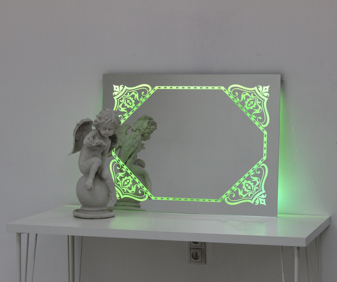 Зеркало прямоуголное с зеленой подсветкой | Компания «Зеркала-плюс»
